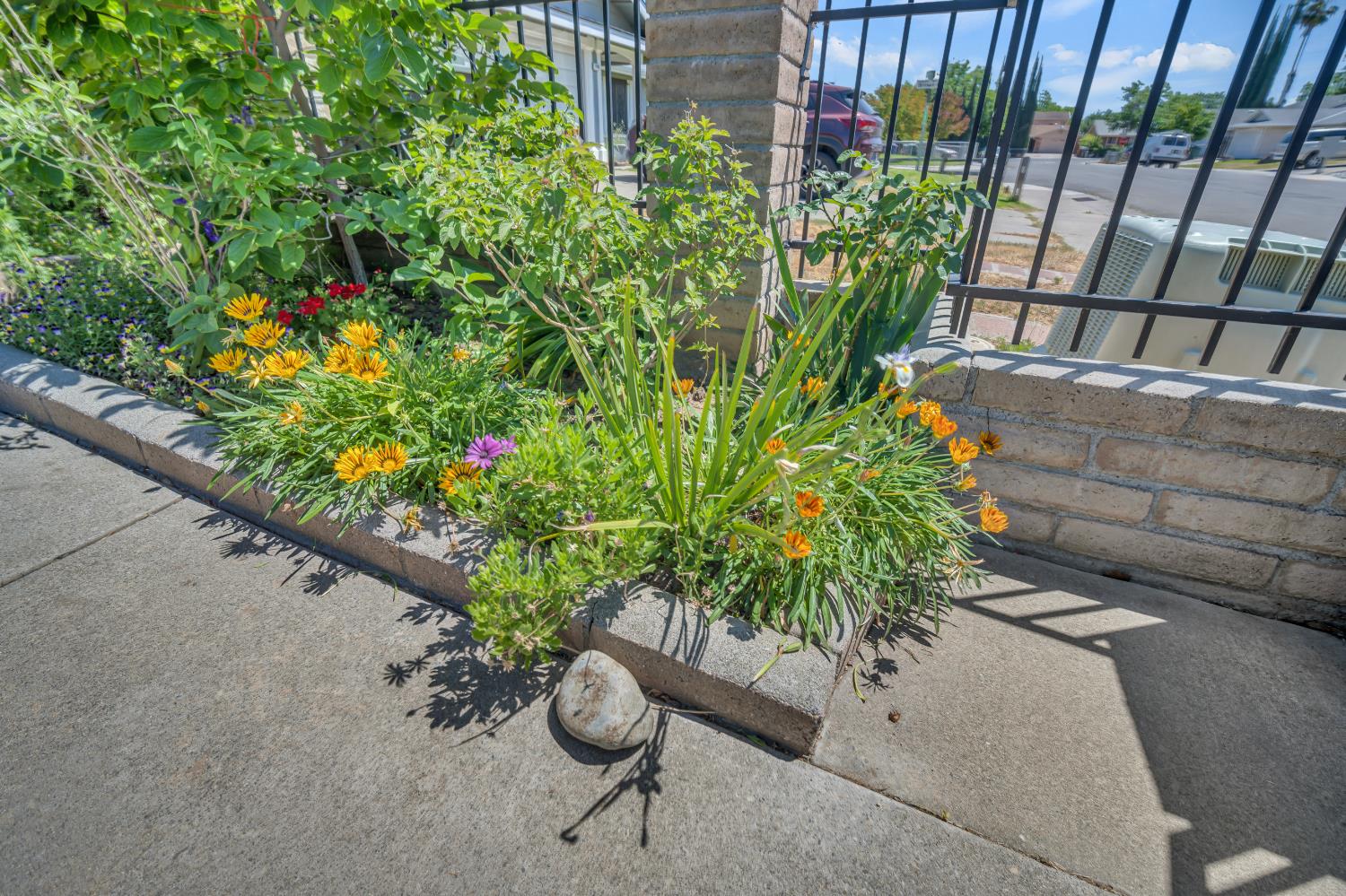 Detail Gallery Image 5 of 47 For 7166 Arutas Dr, North Highlands,  CA 95660 - 3 Beds | 2 Baths