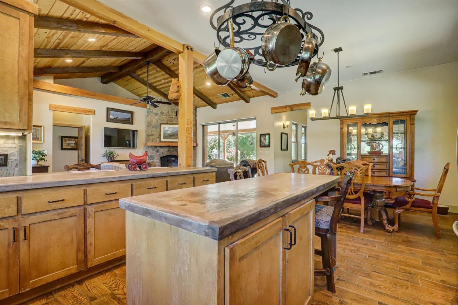 Detail Gallery Image 16 of 97 For 17620 Red Ball Cir, Grass Valley,  CA 95949 - 2 Beds | 2 Baths