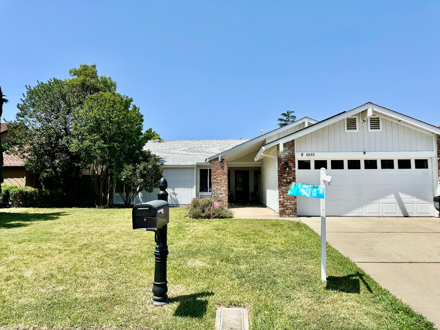 Detail Gallery Image 1 of 19 For 1833 Reisling Dr, Lodi,  CA 95240 - 4 Beds | 2 Baths