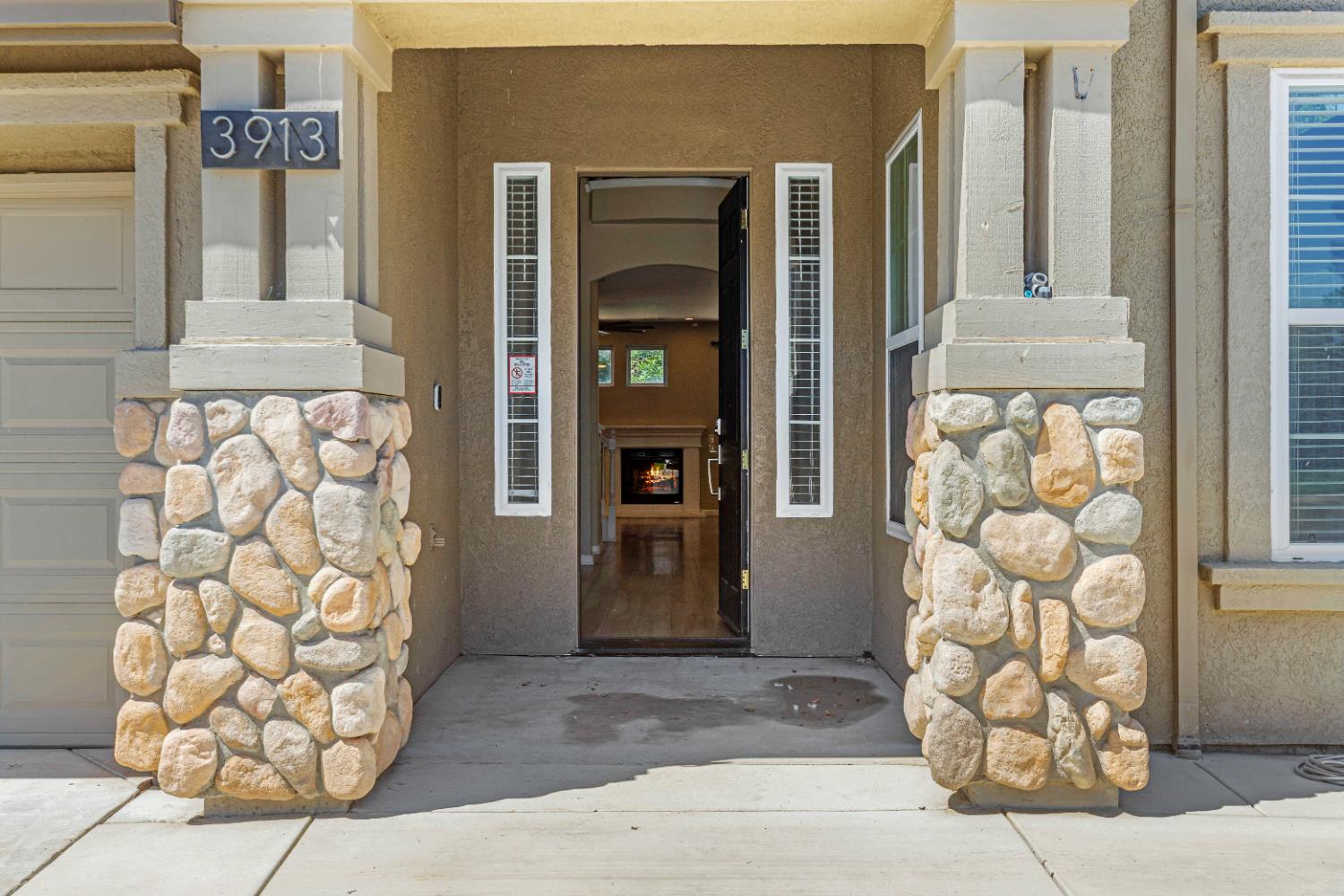 Detail Gallery Image 6 of 64 For 3913 Misty Ln, Modesto,  CA 95355 - 4 Beds | 3 Baths