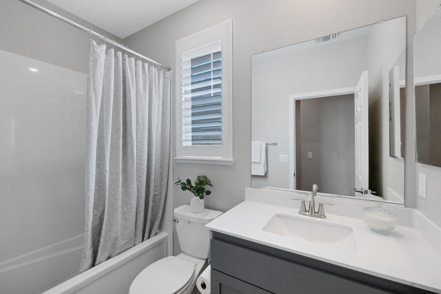 Detail Gallery Image 16 of 41 For 1687 Carson River Loop, Lincoln,  CA 95648 - 2 Beds | 2 Baths