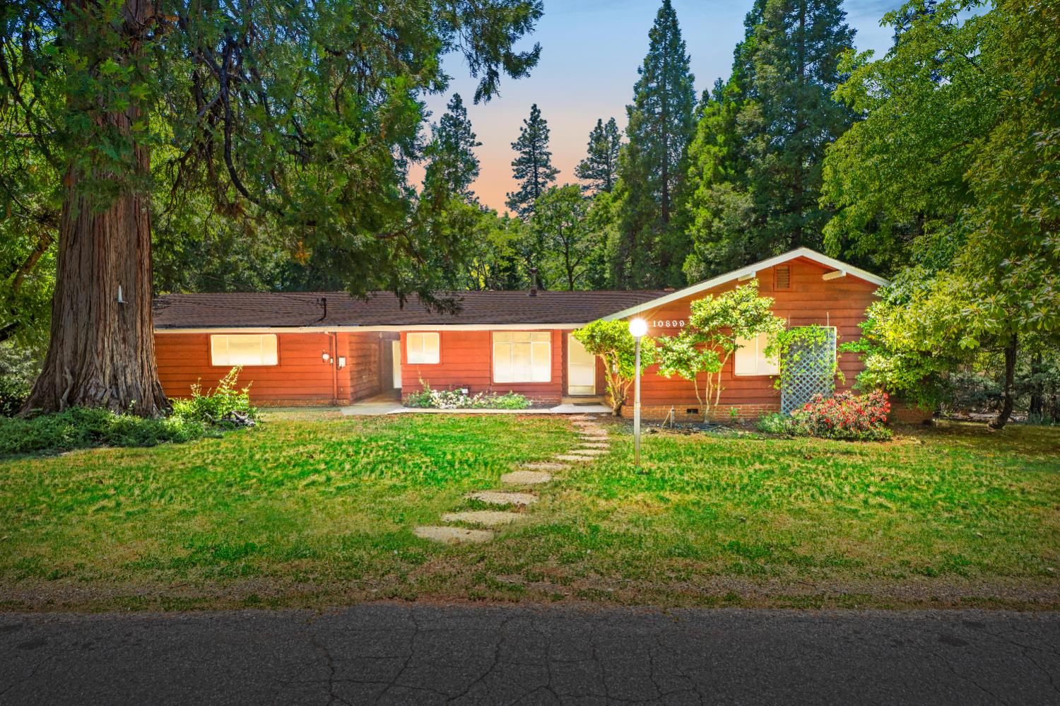 Detail Gallery Image 1 of 61 For 10899 Thomas Dr, Nevada City,  CA 95959 - 4 Beds | 2/1 Baths