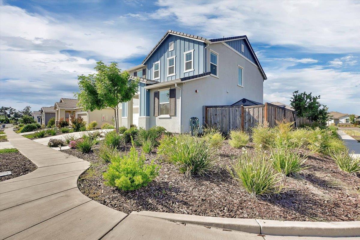 Detail Gallery Image 4 of 77 For 5130 Castleton Way, Roseville,  CA 95747 - 4 Beds | 3 Baths