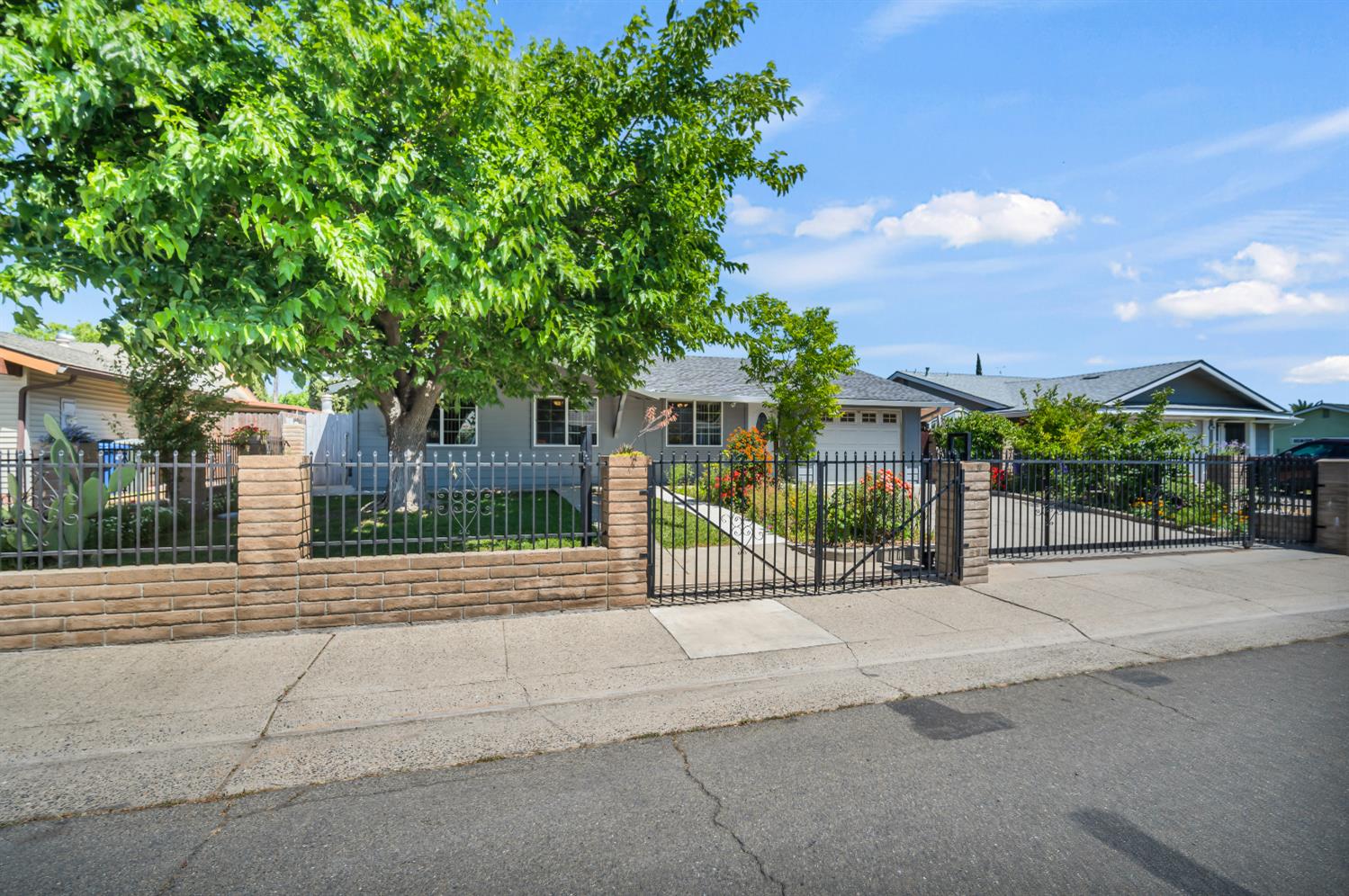 Detail Gallery Image 4 of 47 For 7166 Arutas Dr, North Highlands,  CA 95660 - 3 Beds | 2 Baths