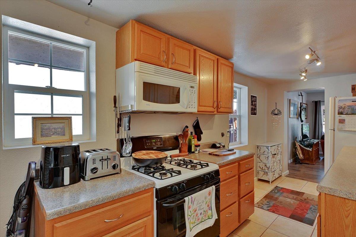 Detail Gallery Image 14 of 44 For 381 Foresthill Ave, Auburn,  CA 95603 - 3 Beds | 2 Baths