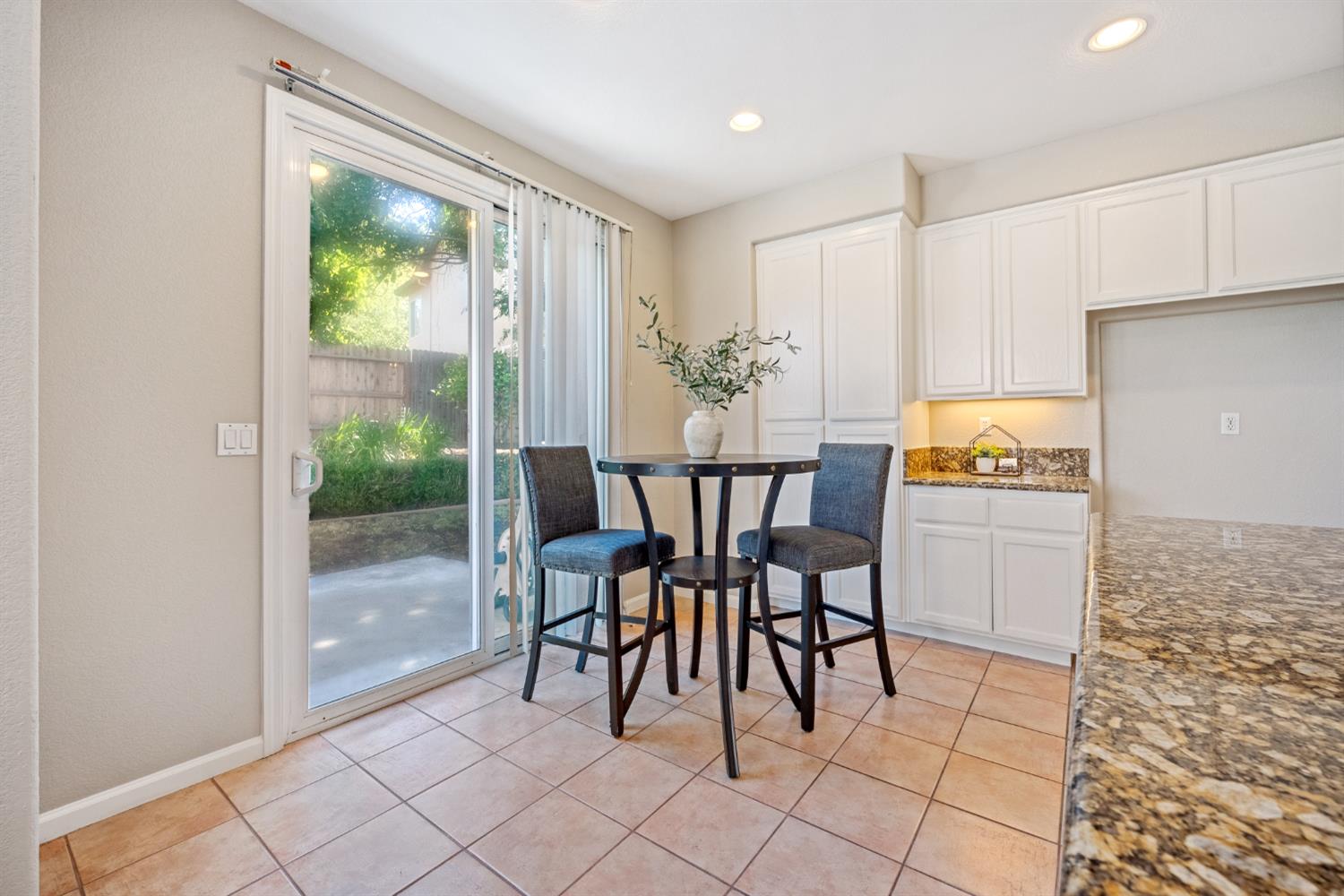 Detail Gallery Image 15 of 48 For 3234 Europa St, Roseville,  CA 95661 - 5 Beds | 3 Baths