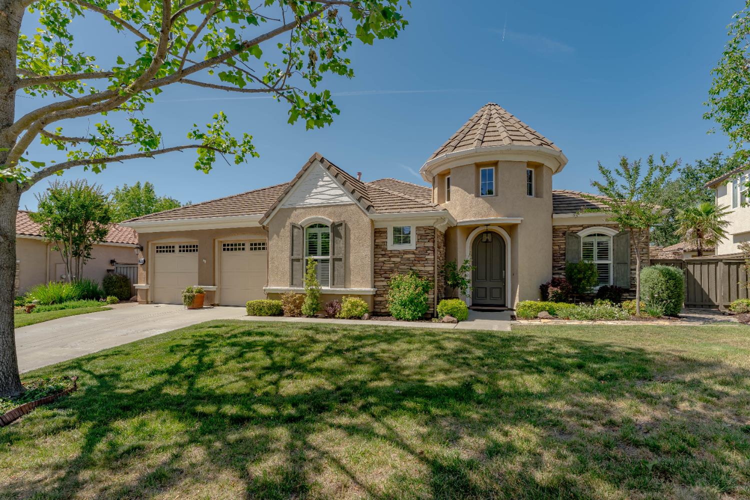 Detail Gallery Image 1 of 31 For 9535 Pinehurst Dr, Roseville,  CA 95747 - 4 Beds | 4 Baths