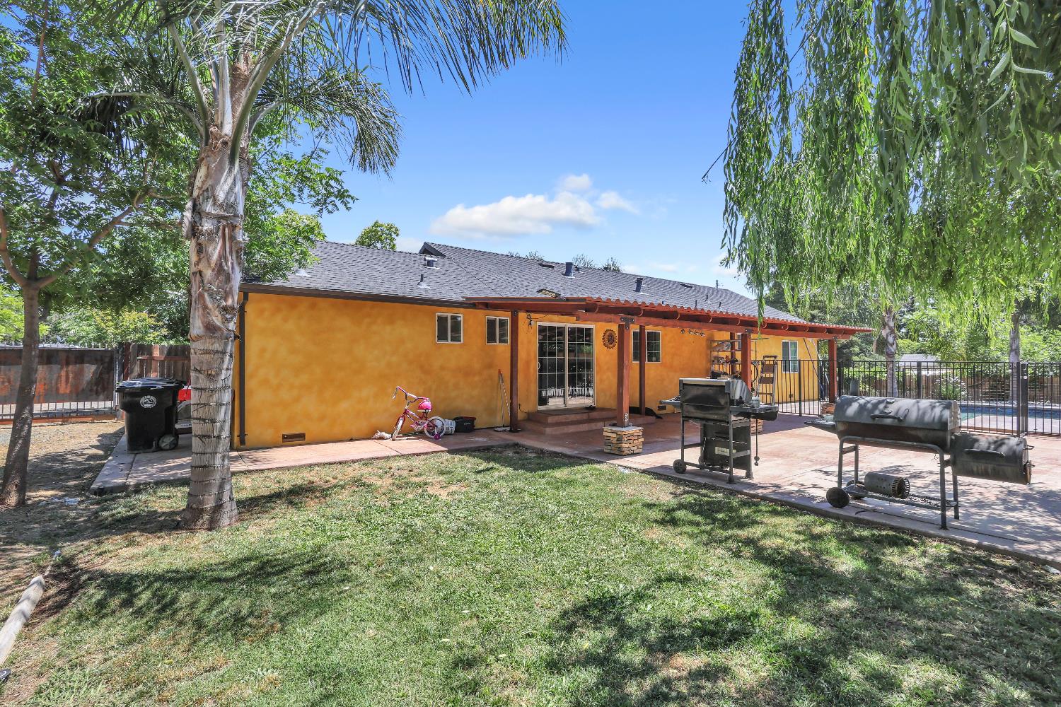 Detail Gallery Image 10 of 66 For 8033 Sunrise Blvd, Citrus Heights,  CA 95610 - 4 Beds | 3 Baths