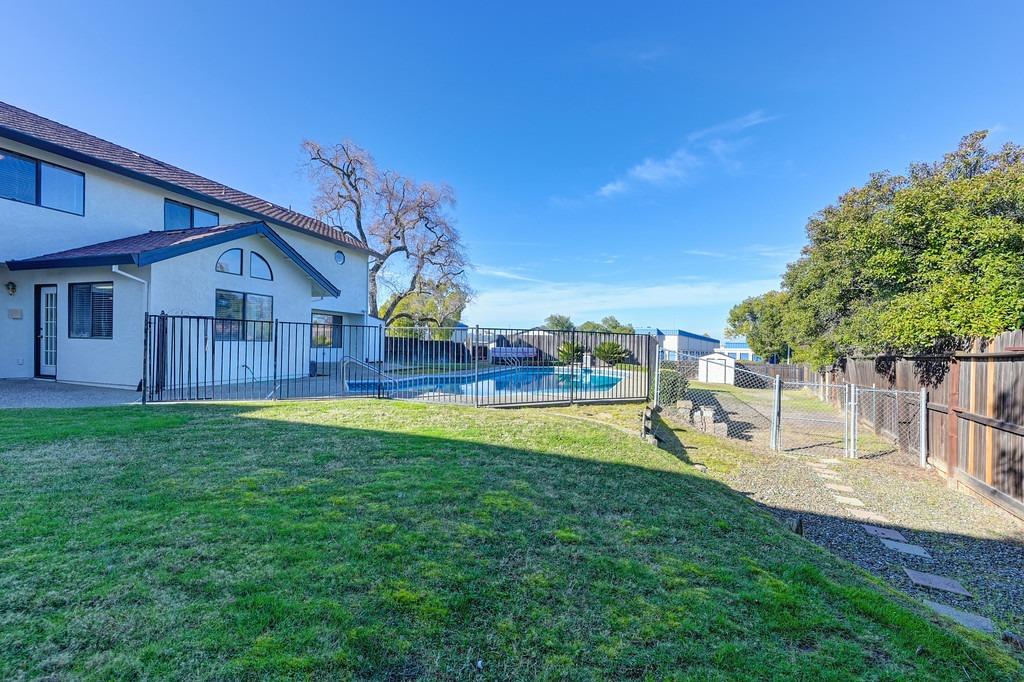 Detail Gallery Image 14 of 32 For 1357 Sun Tree Dr, Roseville,  CA 95661 - 5 Beds | 3 Baths