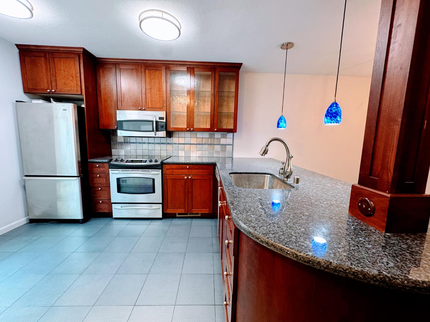 Photo #4: 225066822 Listing: Photo #4