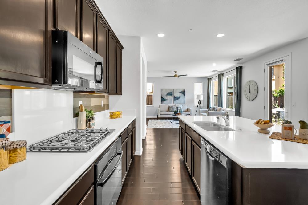 Detail Gallery Image 17 of 56 For 8373 Bronx Way, Sacramento,  CA 95829 - 3 Beds | 2/1 Baths