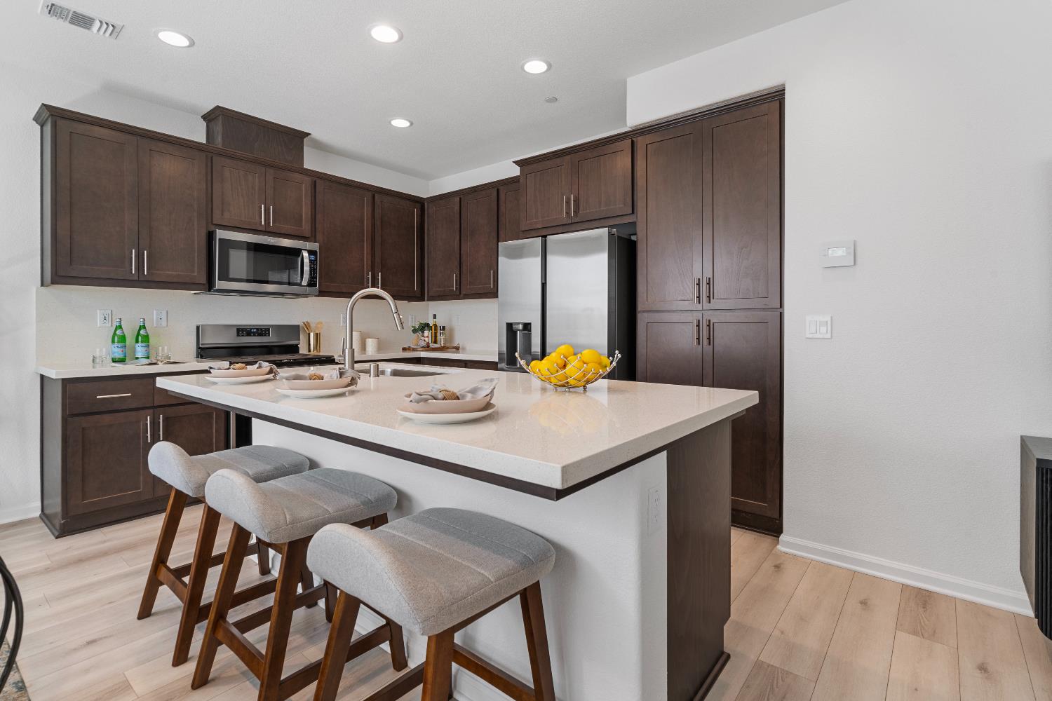 Detail Gallery Image 11 of 39 For 2372 Garden Farms Ave, Lathrop,  CA 95330 - 4 Beds | 3 Baths