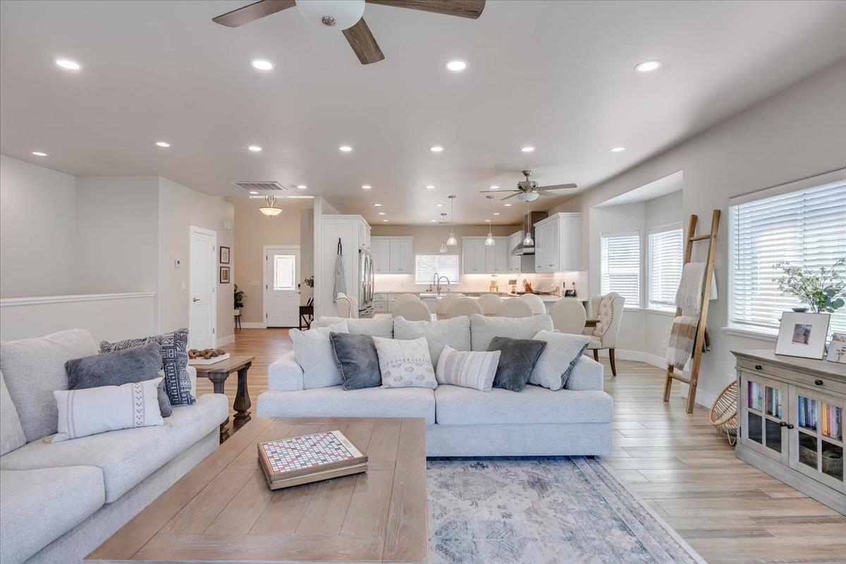 Detail Gallery Image 14 of 99 For 658 Bret Harte Dr #424,  Copperopolis,  CA 95228 - 4 Beds | 4/3 Baths