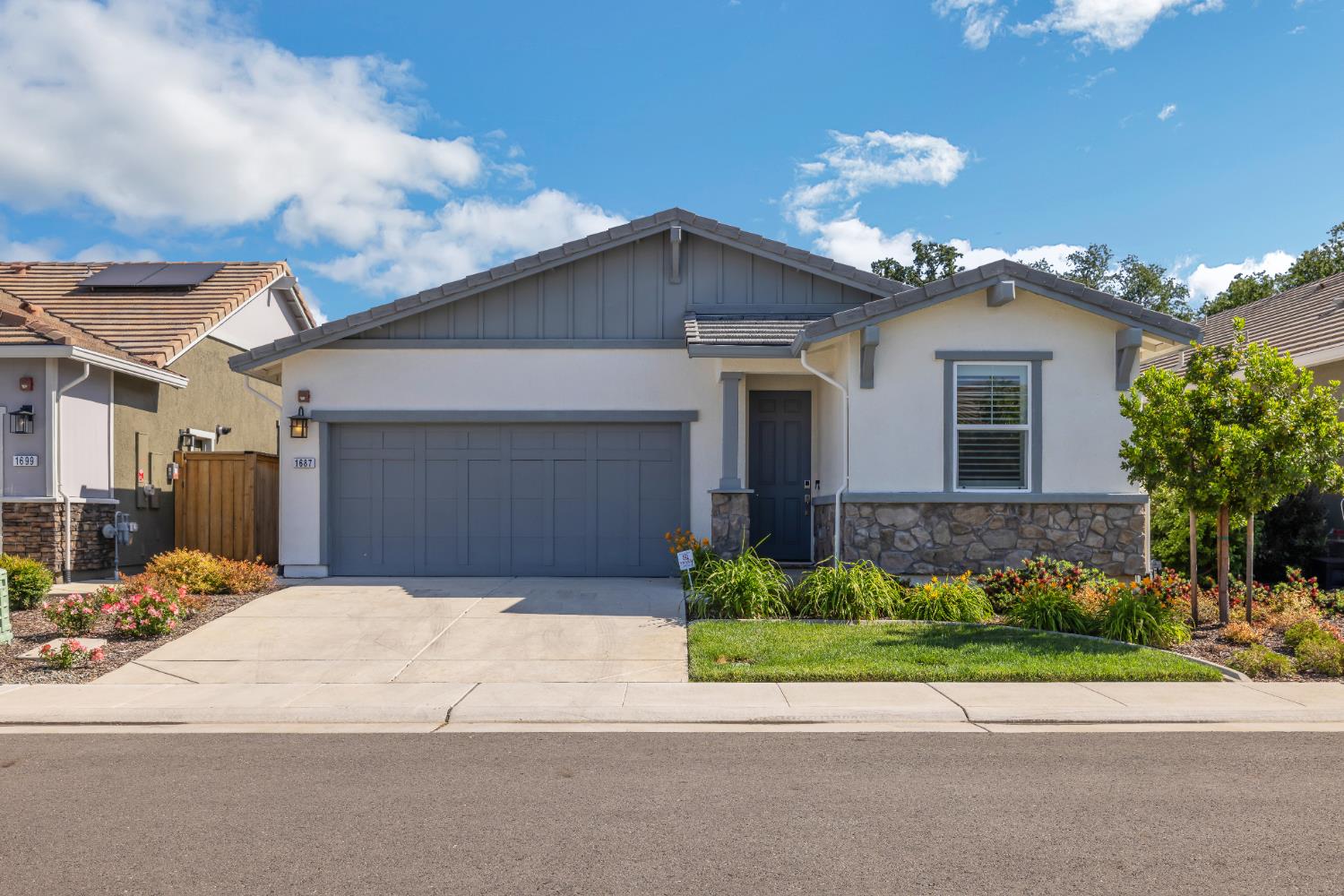 Detail Gallery Image 1 of 41 For 1687 Carson River Loop, Lincoln,  CA 95648 - 2 Beds | 2 Baths