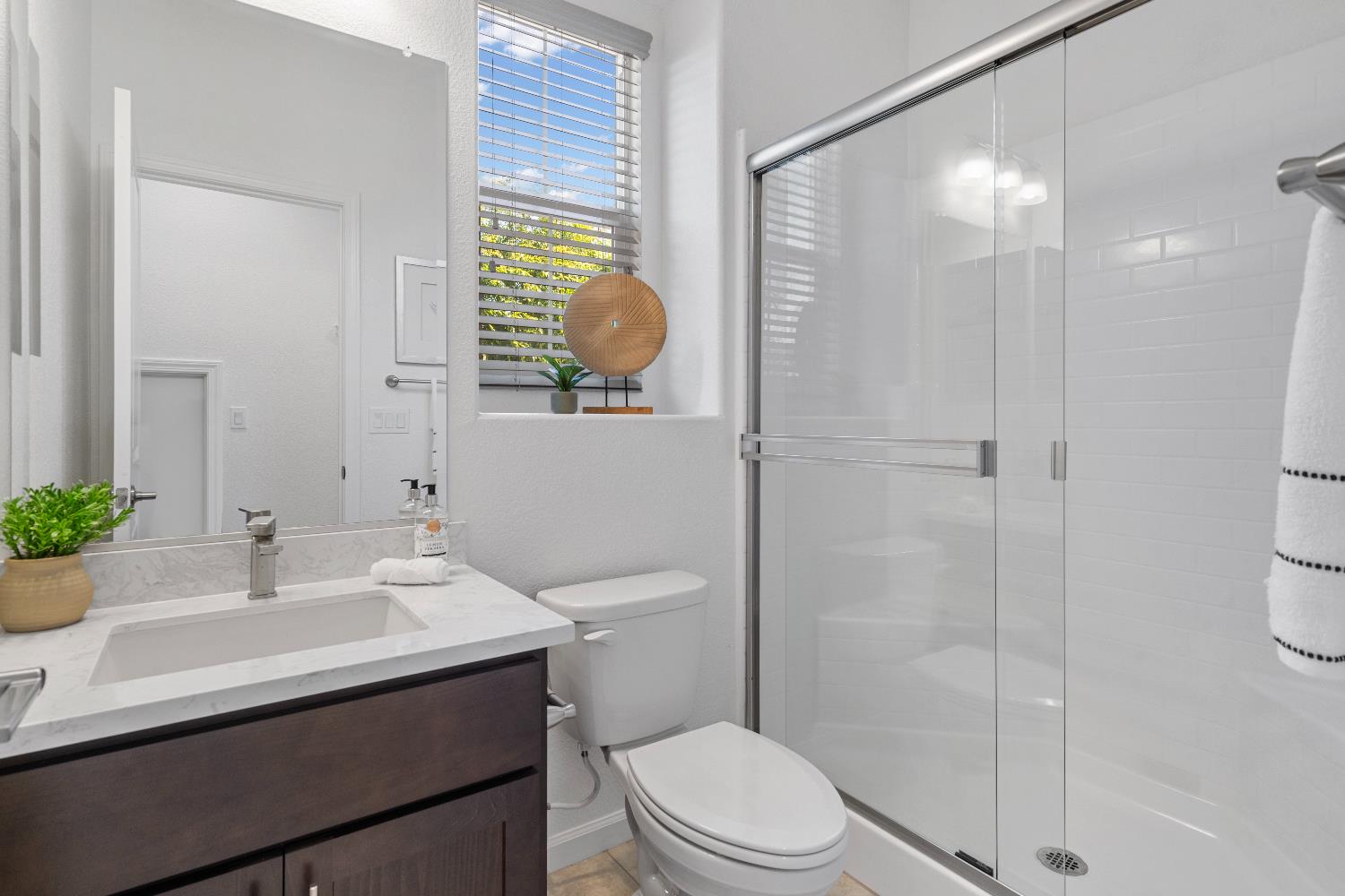 Detail Gallery Image 22 of 39 For 2372 Garden Farms Ave, Lathrop,  CA 95330 - 4 Beds | 3 Baths