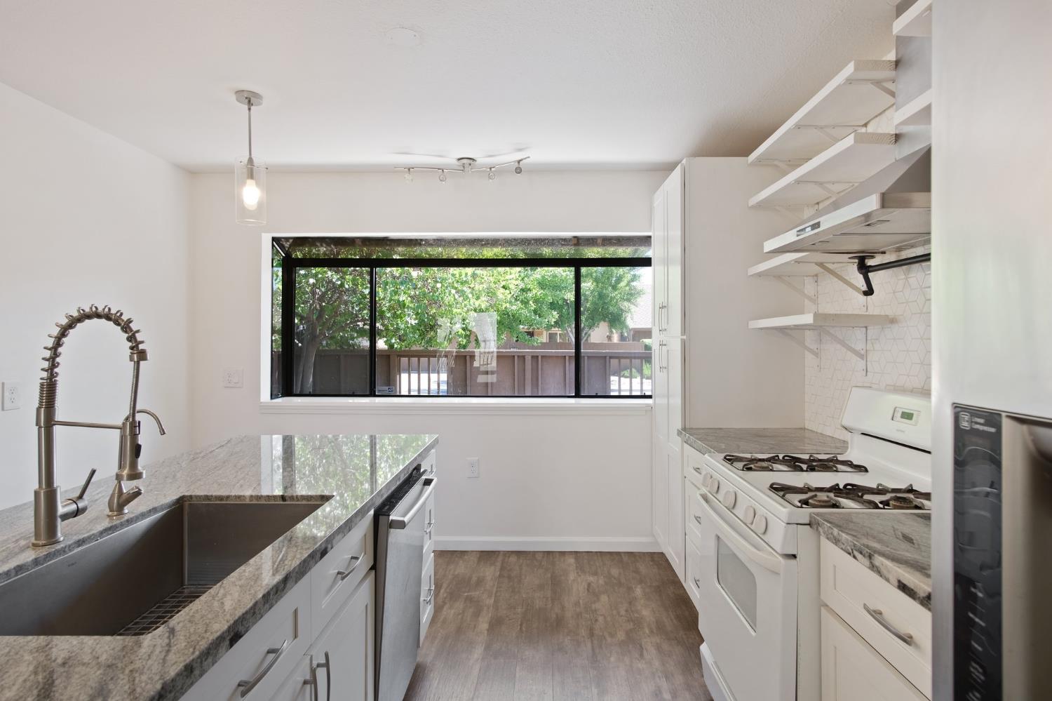 Detail Gallery Image 10 of 30 For 1821 Laurel Oak Dr, Modesto,  CA 95354 - 2 Beds | 2 Baths