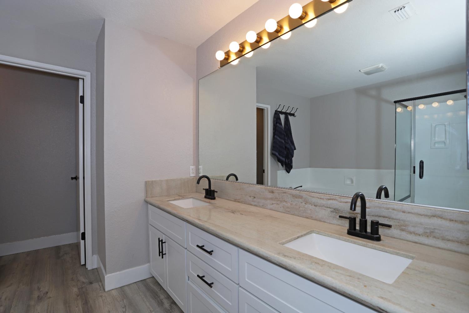 Detail Gallery Image 14 of 25 For 1928 University Park Dr, Sacramento,  CA 95825 - 3 Beds | 2/1 Baths