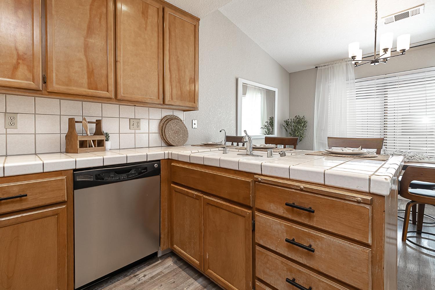 Detail Gallery Image 12 of 31 For 1110 Cedar Creek Dr #1,  Modesto,  CA 95355 - 2 Beds | 2 Baths