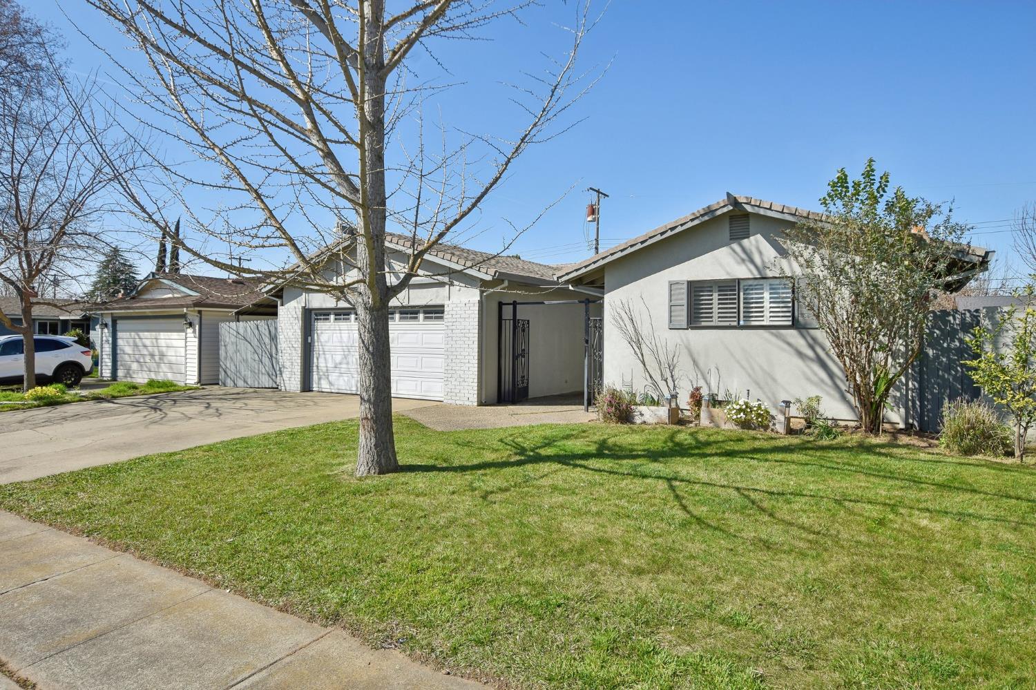 Detail Gallery Image 2 of 31 For 2408 El Lujo Way, Rancho Cordova,  CA 95670 - 3 Beds | 2 Baths