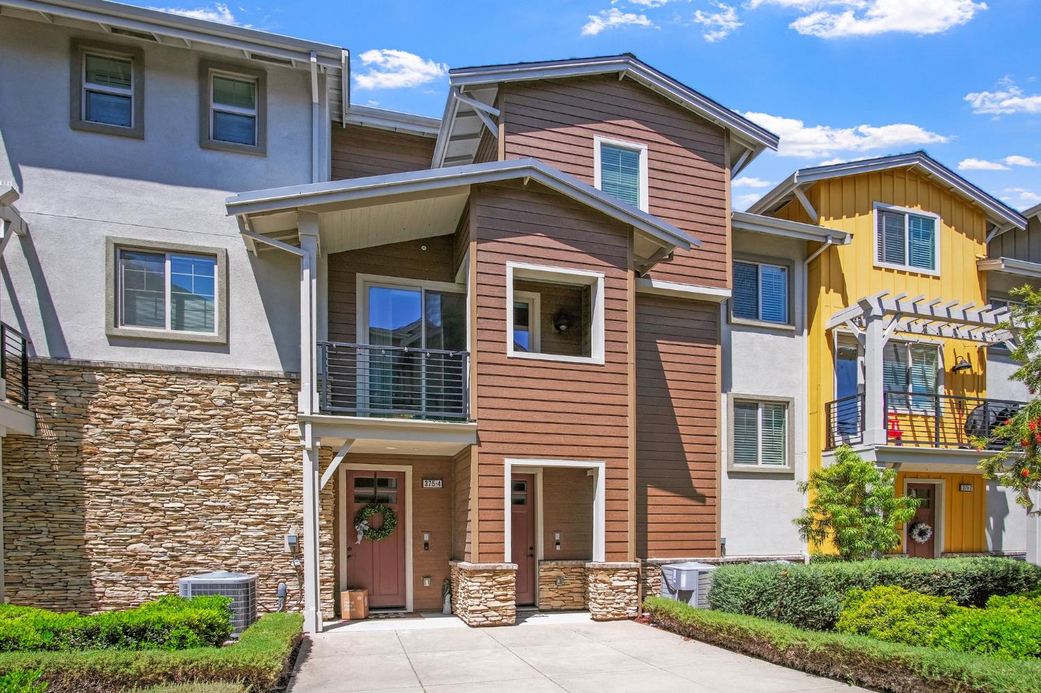 Detail Gallery Image 2 of 33 For 375 Basswood #3,  Livermore,  CA 94551 - 2 Beds | 2/1 Baths
