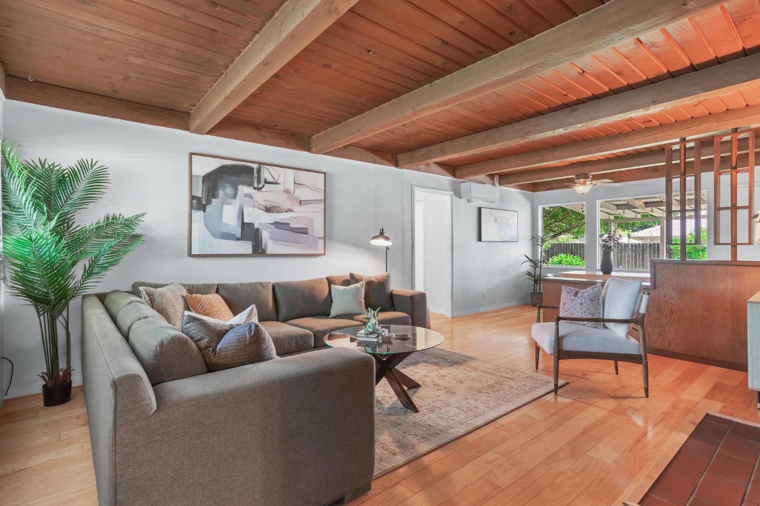 Detail Gallery Image 2 of 26 For 2320 Barcelona Way, Sacramento,  CA 95825 - 3 Beds | 3 Baths