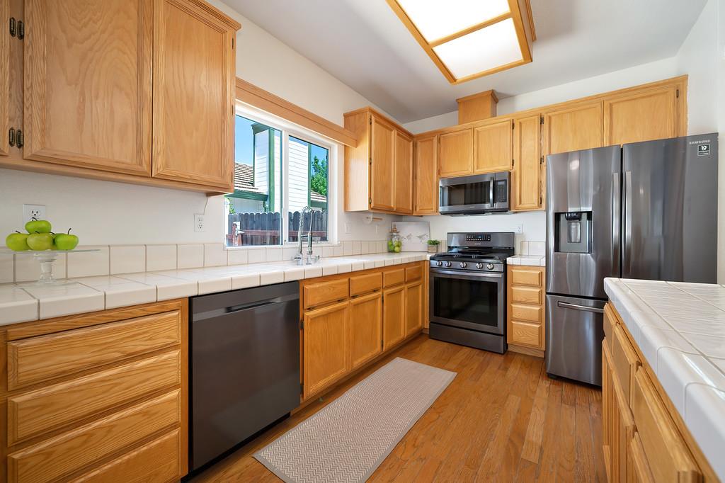 Detail Gallery Image 9 of 25 For 461 Carlson Way, Folsom,  CA 95630 - 3 Beds | 2 Baths