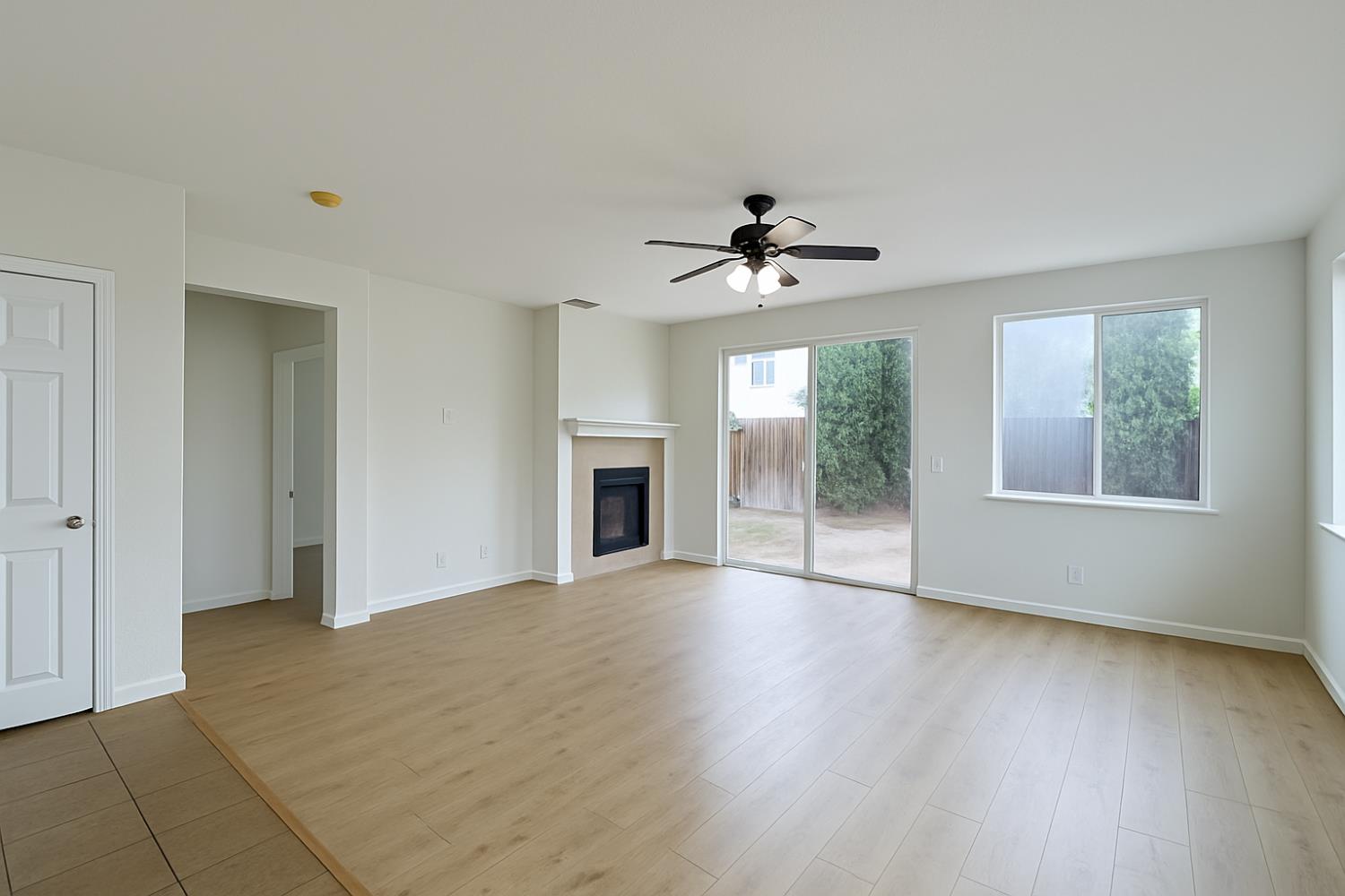 Detail Gallery Image 10 of 24 For 5666 La Casa Way, Sacramento,  CA 95835 - 3 Beds | 2 Baths