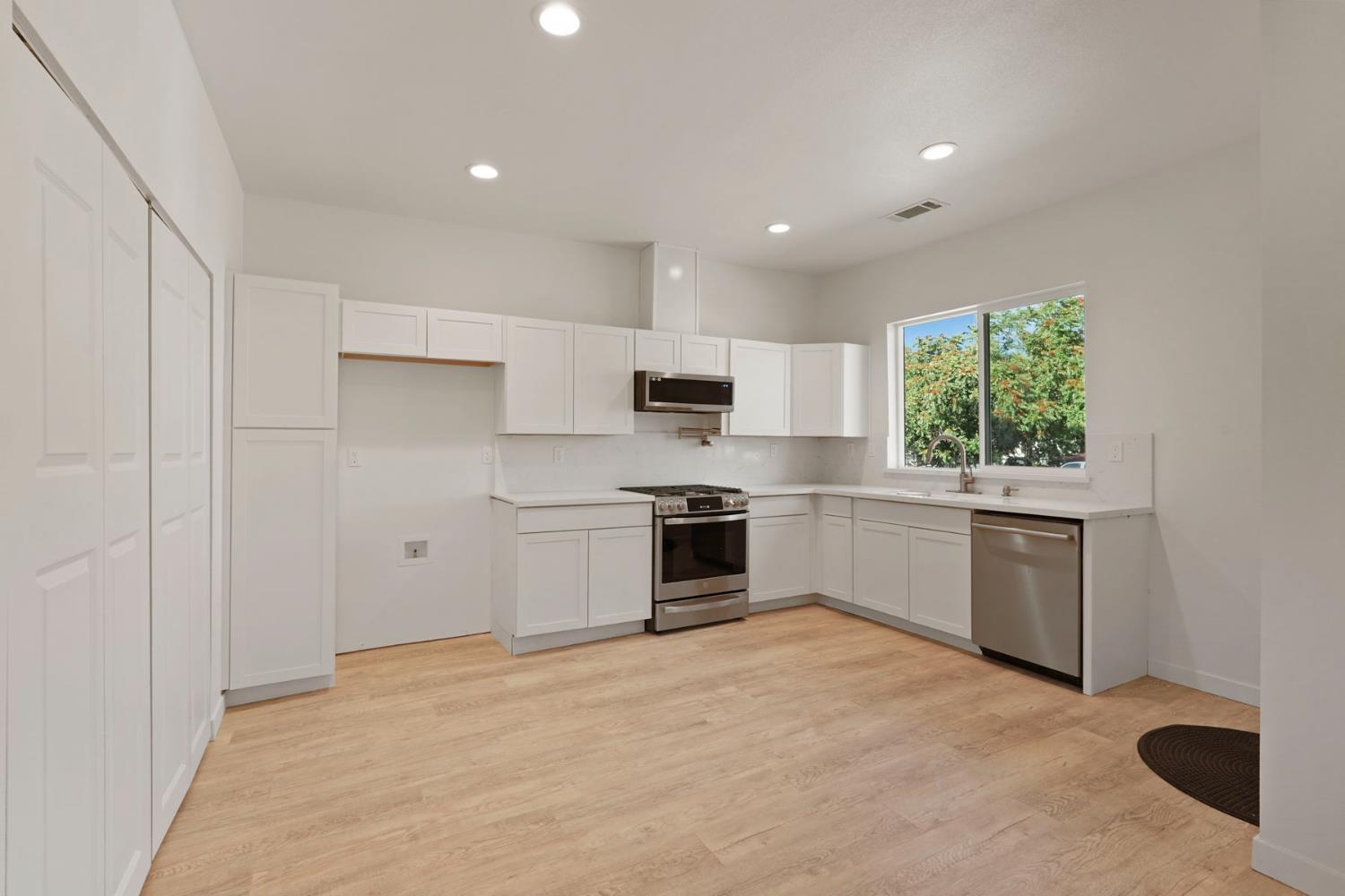 Detail Gallery Image 27 of 33 For 1237 S Commerce St, Stockton,  CA 95206 - 3 Beds | 2 Baths