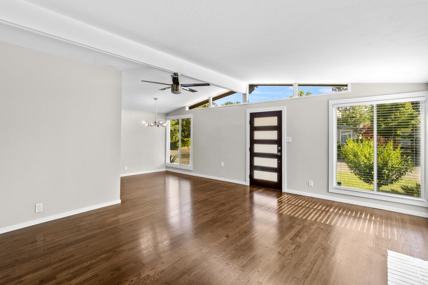 Detail Gallery Image 11 of 65 For 4937 Donovan Dr, Carmichael,  CA 95608 - 3 Beds | 2 Baths