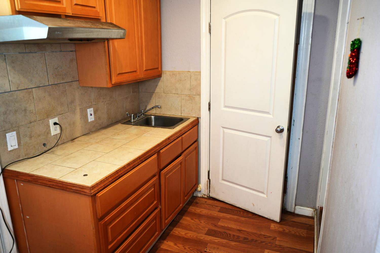 Detail Gallery Image 9 of 13 For 24862 Soto Rd, Hayward,  CA 94544 - 2 Beds | 1 Baths