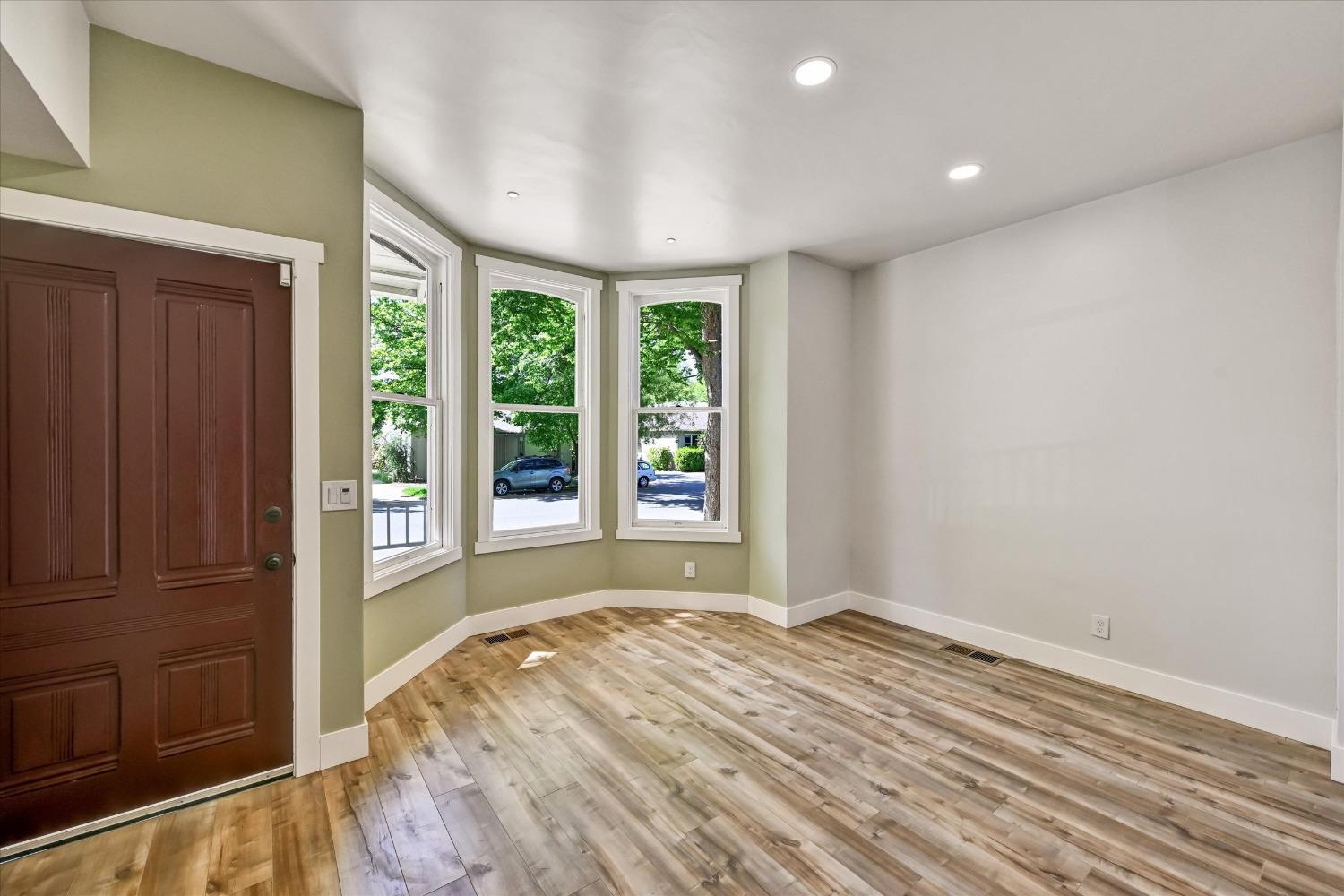 Detail Gallery Image 19 of 32 For 2019 12th St, Sacramento,  CA 95818 - – Beds | – Baths