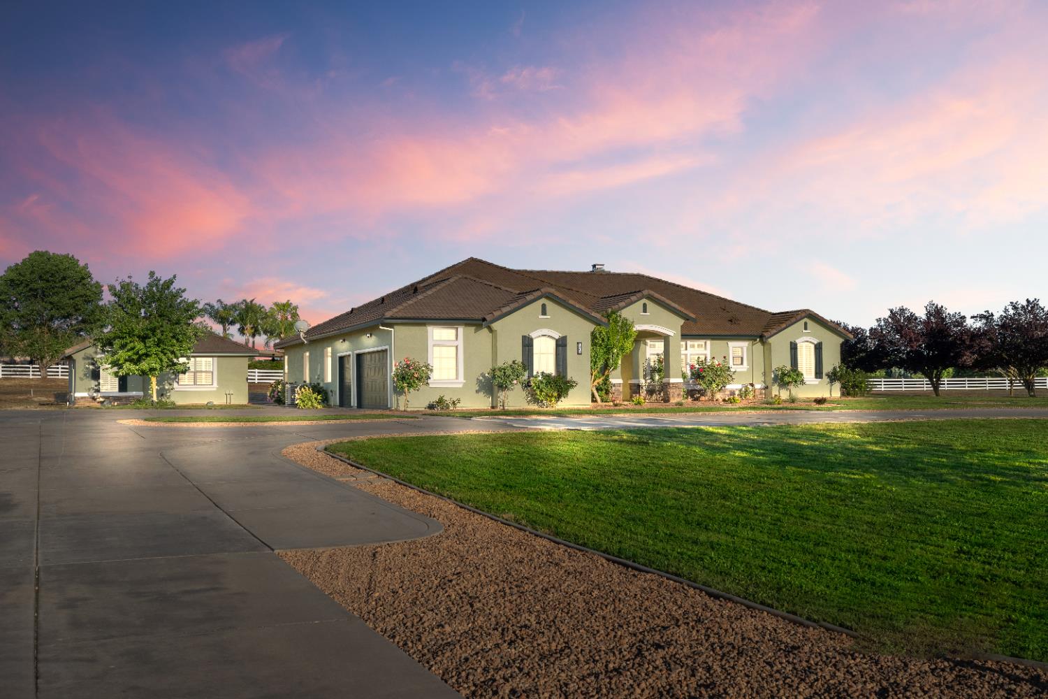 Detail Gallery Image 3 of 90 For 9461 Crossrail Dr, Wilton,  CA 95693 - 5 Beds | 3 Baths