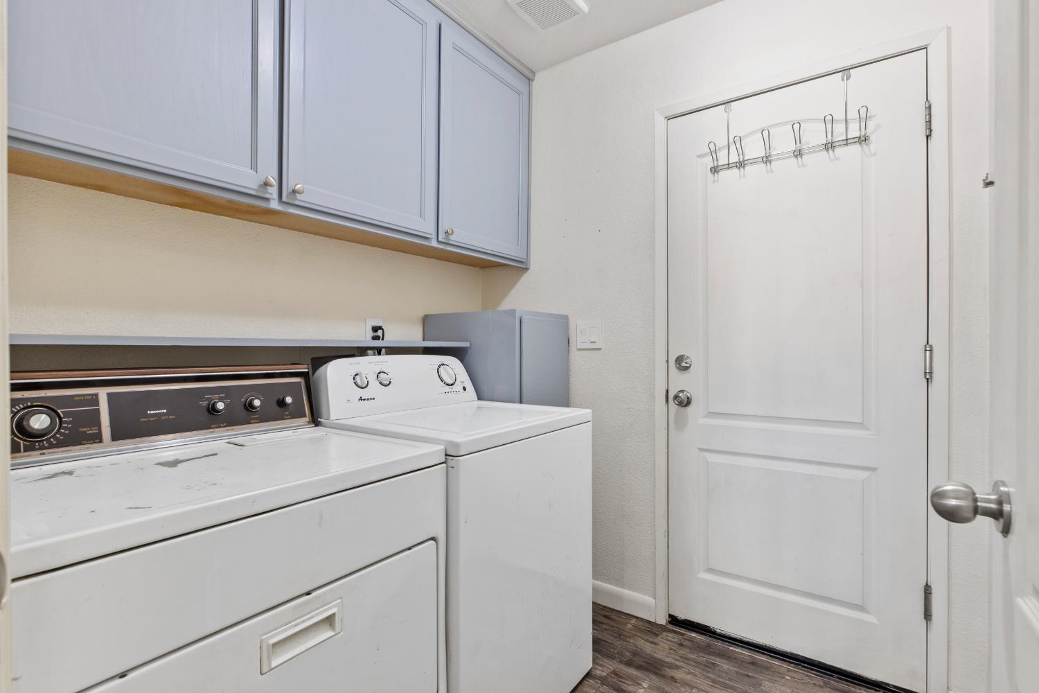 Detail Gallery Image 4 of 34 For 735 Woodbury Ct, Los Banos,  CA 93635 - 4 Beds | 2 Baths