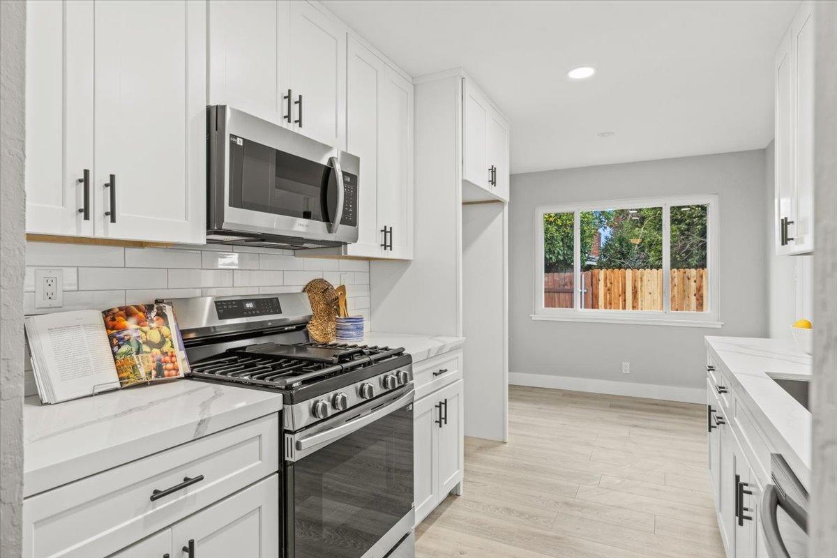 Detail Gallery Image 6 of 27 For 7538 Circle Pkwy, Sacramento,  CA 95823 - 3 Beds | 2 Baths