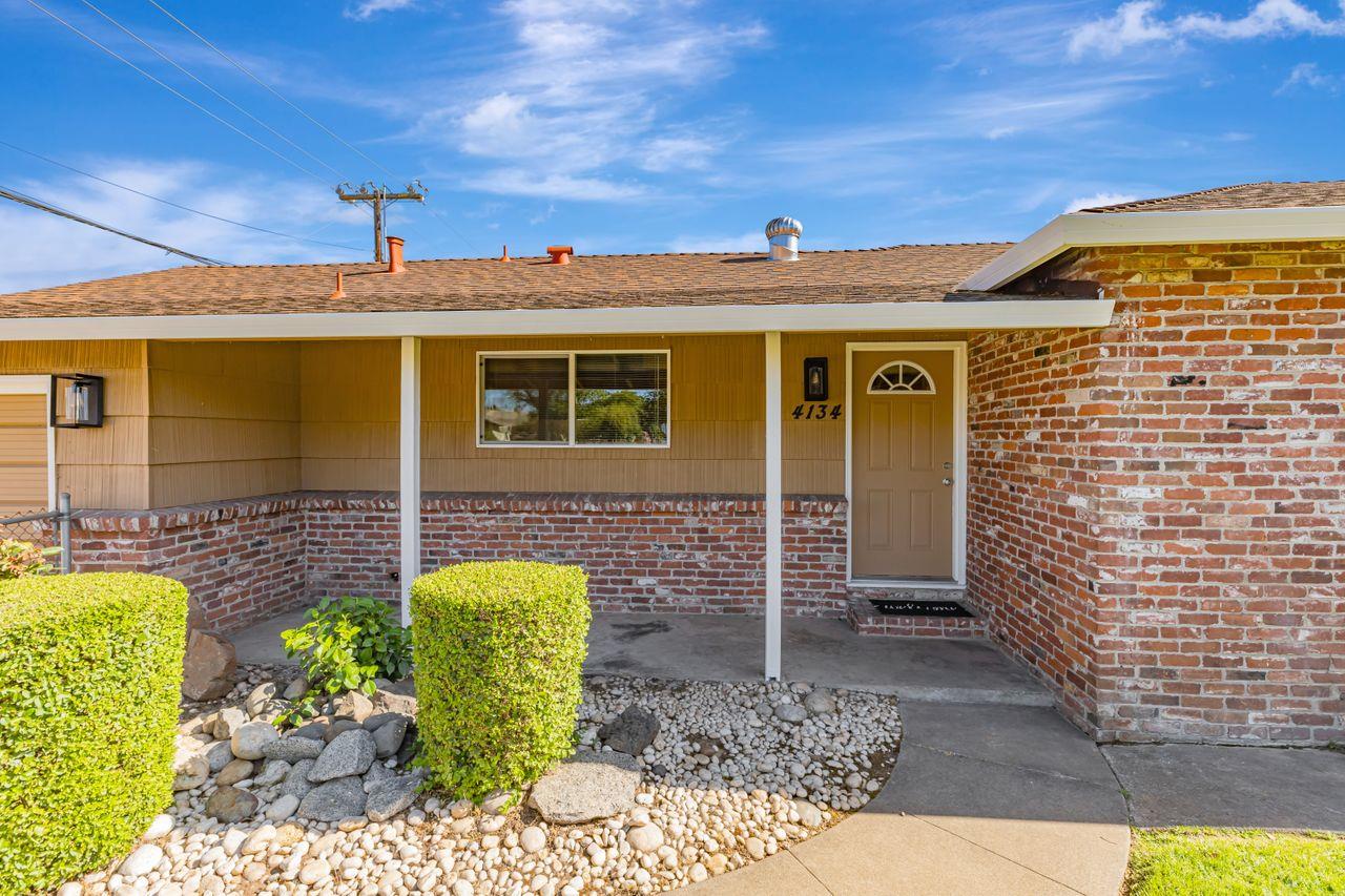 Detail Gallery Image 11 of 72 For 4130 Arden Way, Sacramento,  CA 95864 - – Beds | – Baths