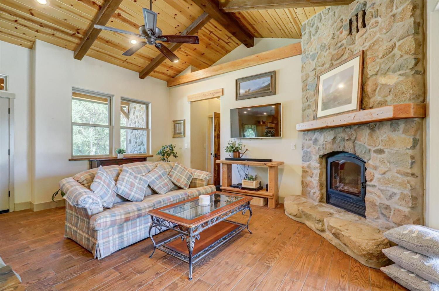 Detail Gallery Image 5 of 97 For 17620 Red Ball Cir, Grass Valley,  CA 95949 - 2 Beds | 2 Baths