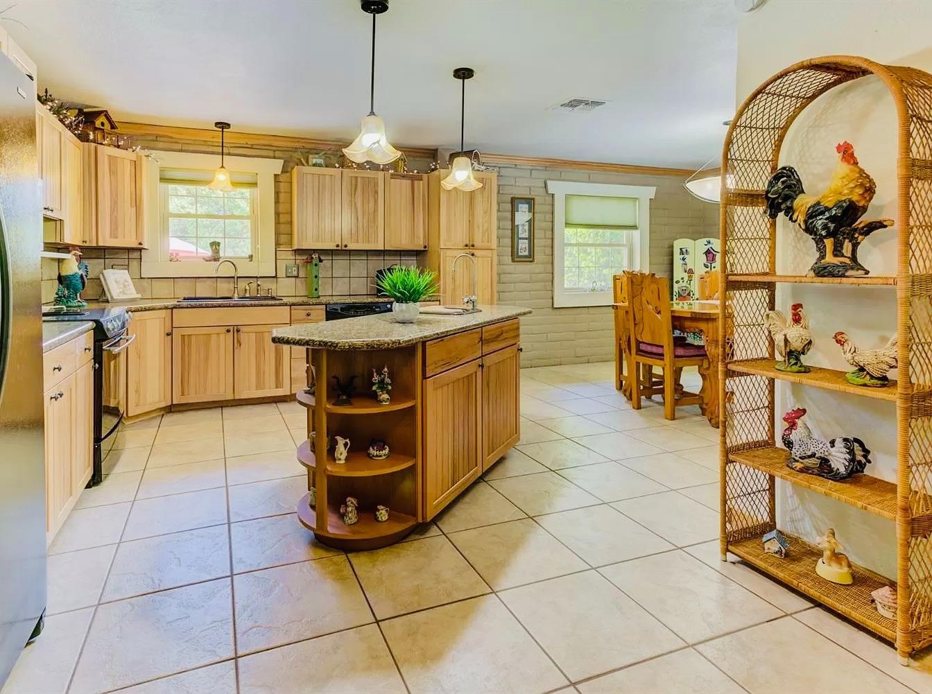 Detail Gallery Image 3 of 51 For 7398 16th St, Rio Linda,  CA 95673 - 3 Beds | 3 Baths