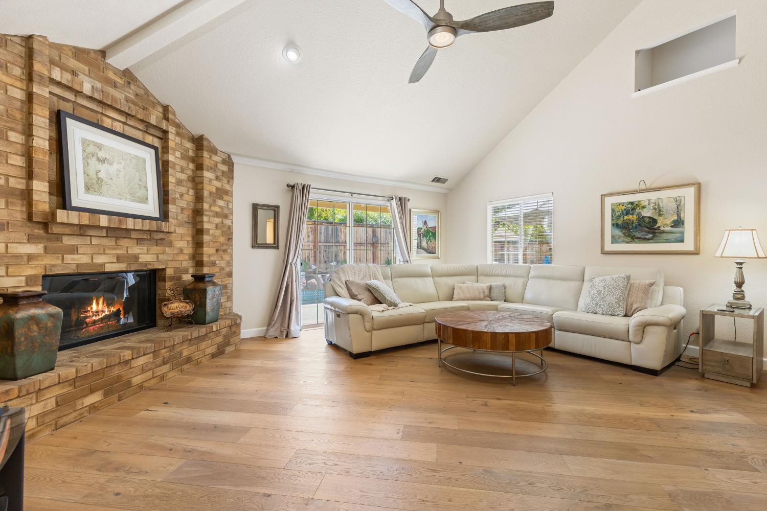 Detail Gallery Image 4 of 35 For 501 Bristol Ct, Roseville,  CA 95661 - 4 Beds | 3 Baths