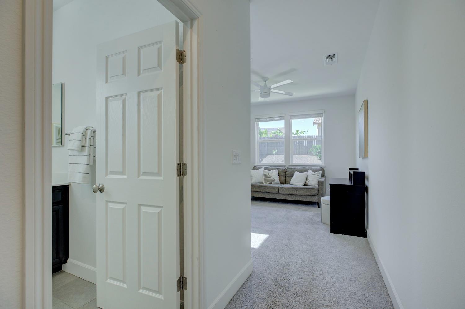 Detail Gallery Image 19 of 50 For 1216 Fence Post Way, Roseville,  CA 95747 - 4 Beds | 4 Baths
