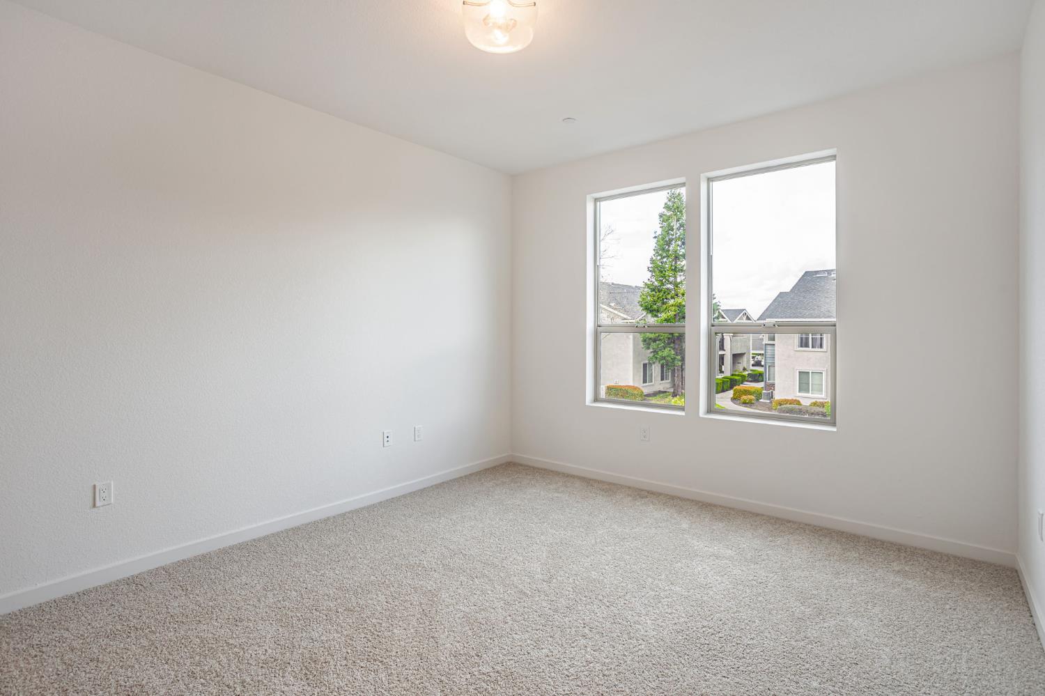 Detail Gallery Image 13 of 42 For 6093 Bridgecross Dr, Sacramento,  CA 95835 - 3 Beds | 2/1 Baths