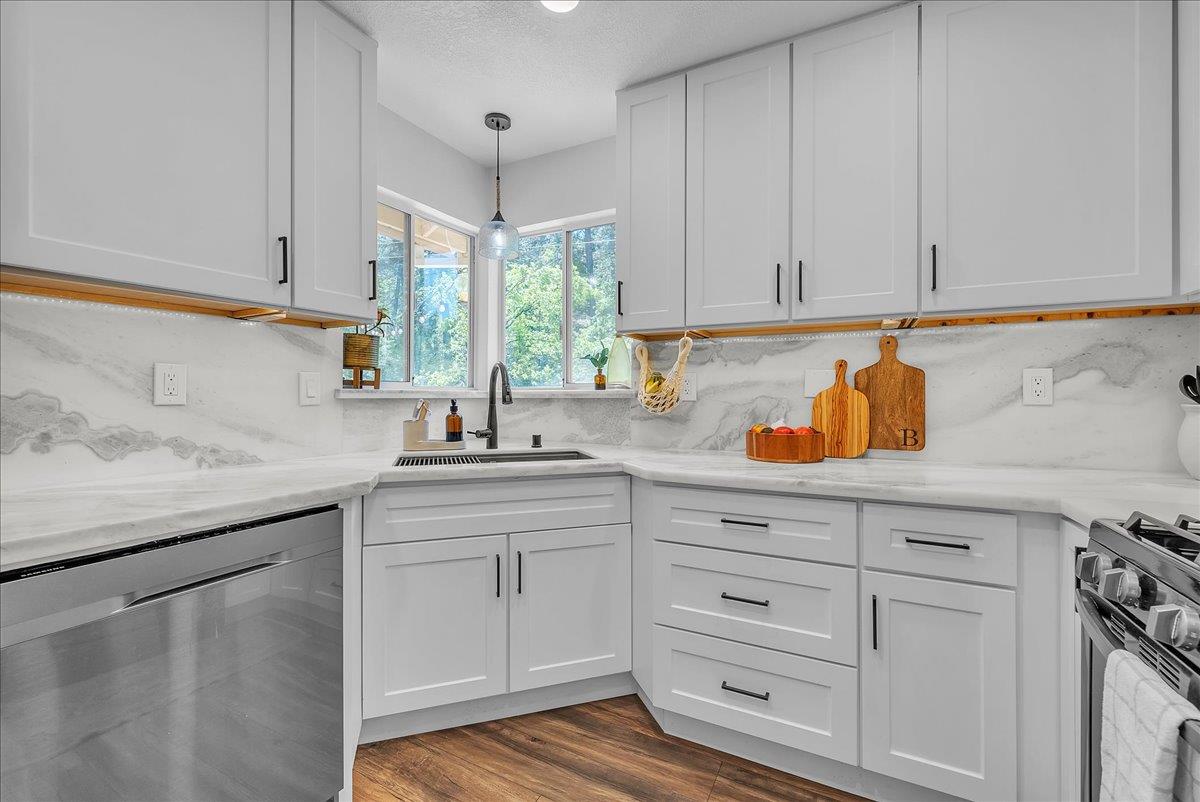 Detail Gallery Image 12 of 36 For 820 Estey Way, Placerville,  CA 95667 - 3 Beds | 2 Baths