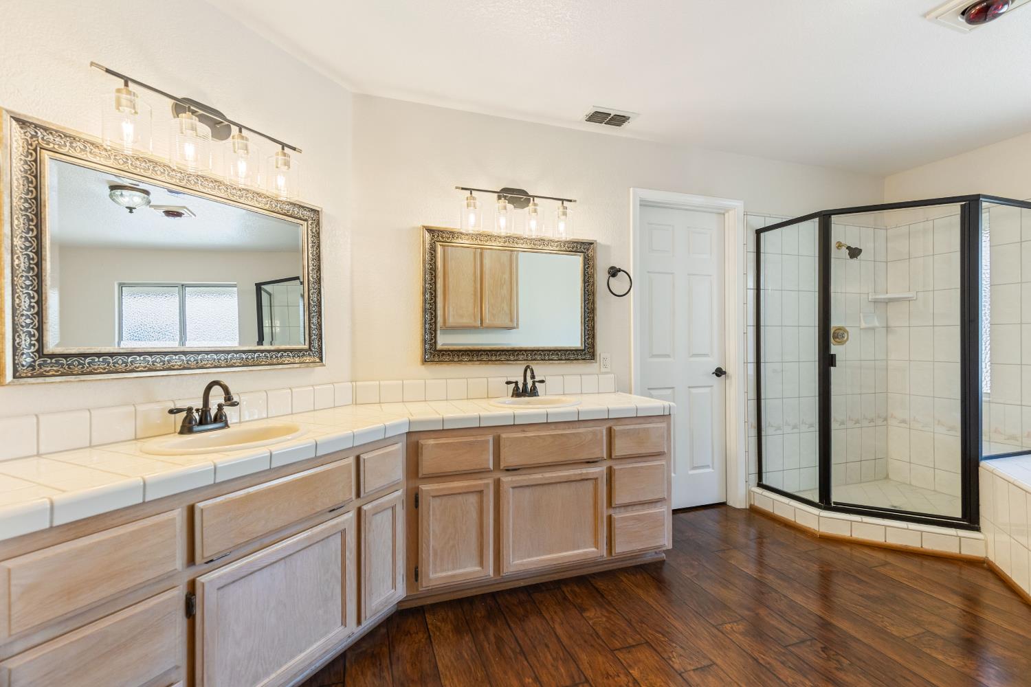 Detail Gallery Image 16 of 35 For 501 Bristol Ct, Roseville,  CA 95661 - 4 Beds | 3 Baths