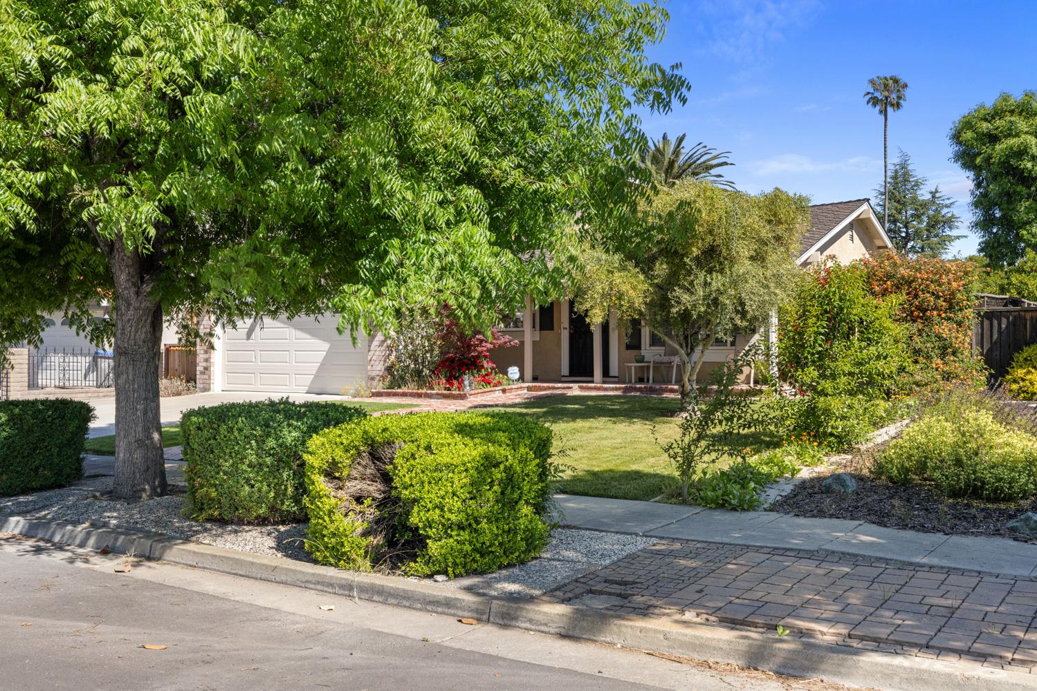 Detail Gallery Image 3 of 43 For 6161 Iowa Dr, San Jose,  CA 95123 - 4 Beds | 3 Baths