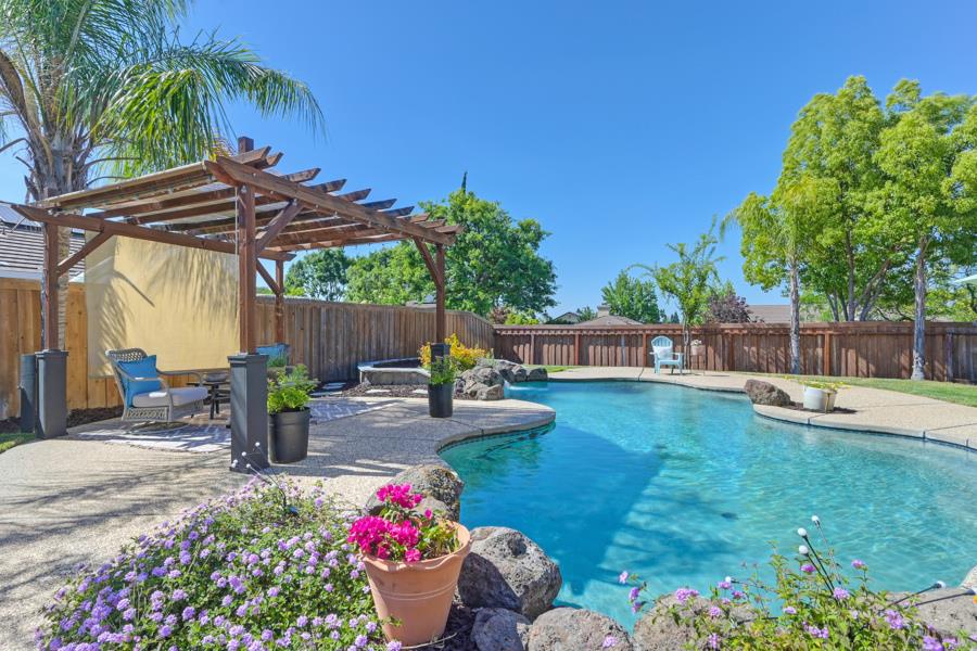 Detail Gallery Image 67 of 82 For 5802 Thoroughbred Ct, Rocklin,  CA 95677 - 4 Beds | 3 Baths