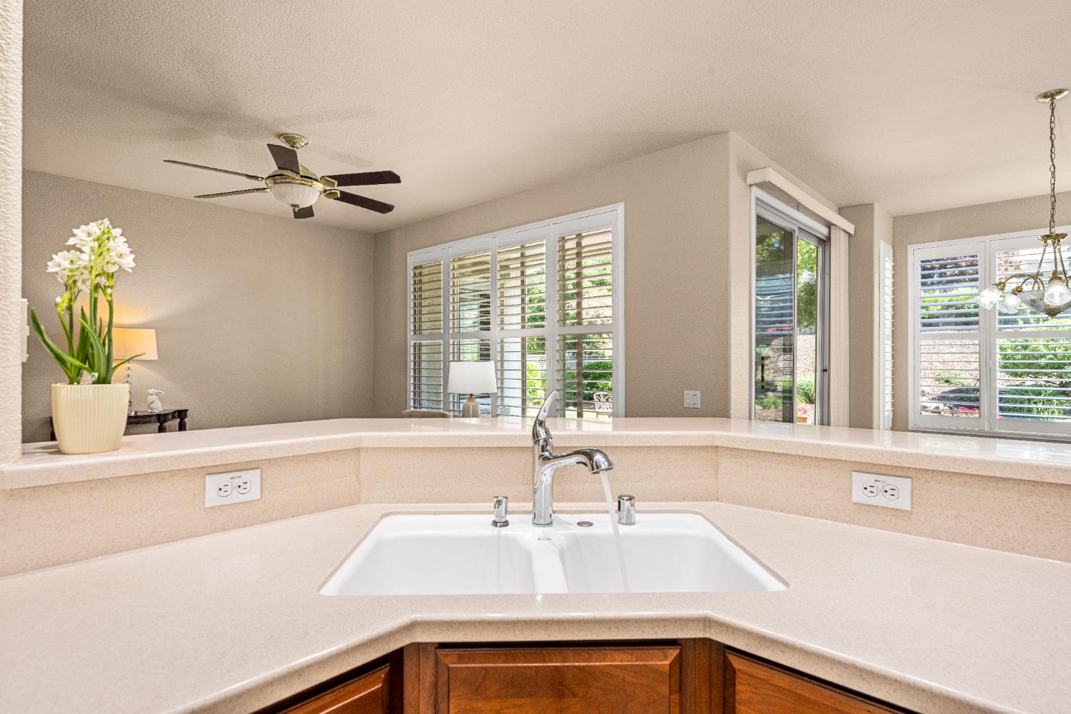 Detail Gallery Image 13 of 40 For 1018 Stone Pine Ln, Lincoln,  CA 95648 - 2 Beds | 2 Baths