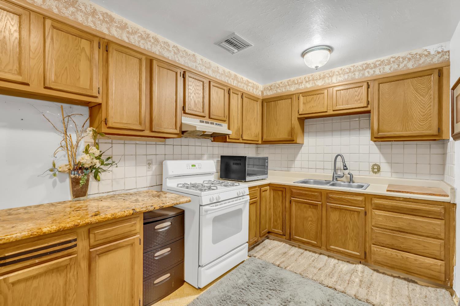 Detail Gallery Image 9 of 29 For 4472 El Cerrito Way, Sacramento,  CA 95820 - 2 Beds | 1 Baths