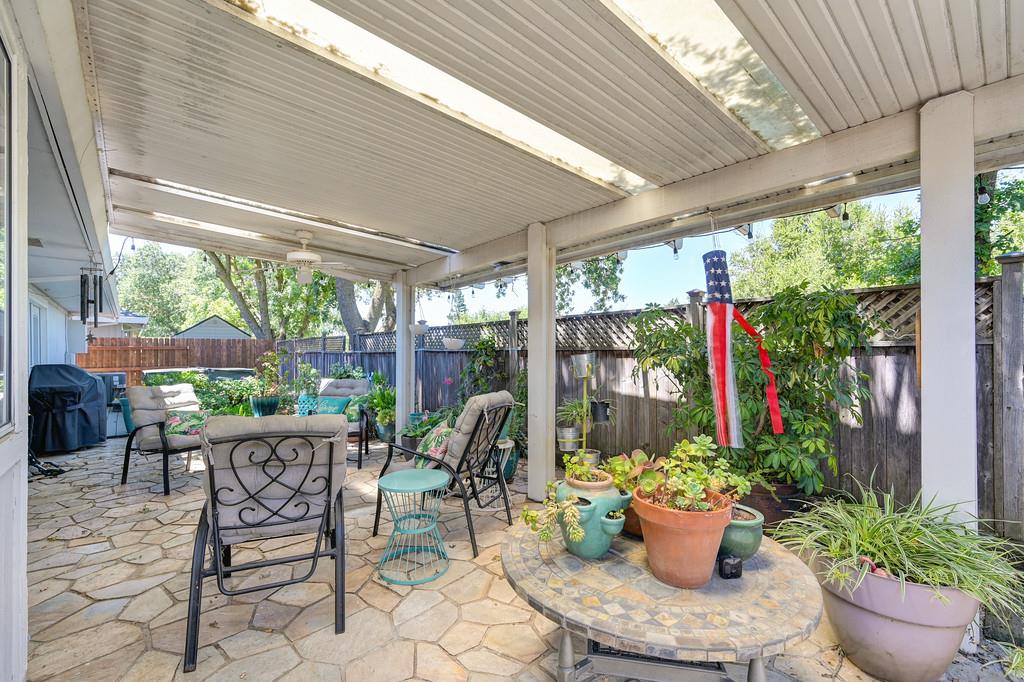 Detail Gallery Image 32 of 38 For 9763 Falcon Meadow, Elk Grove,  CA 95624 - 3 Beds | 2 Baths