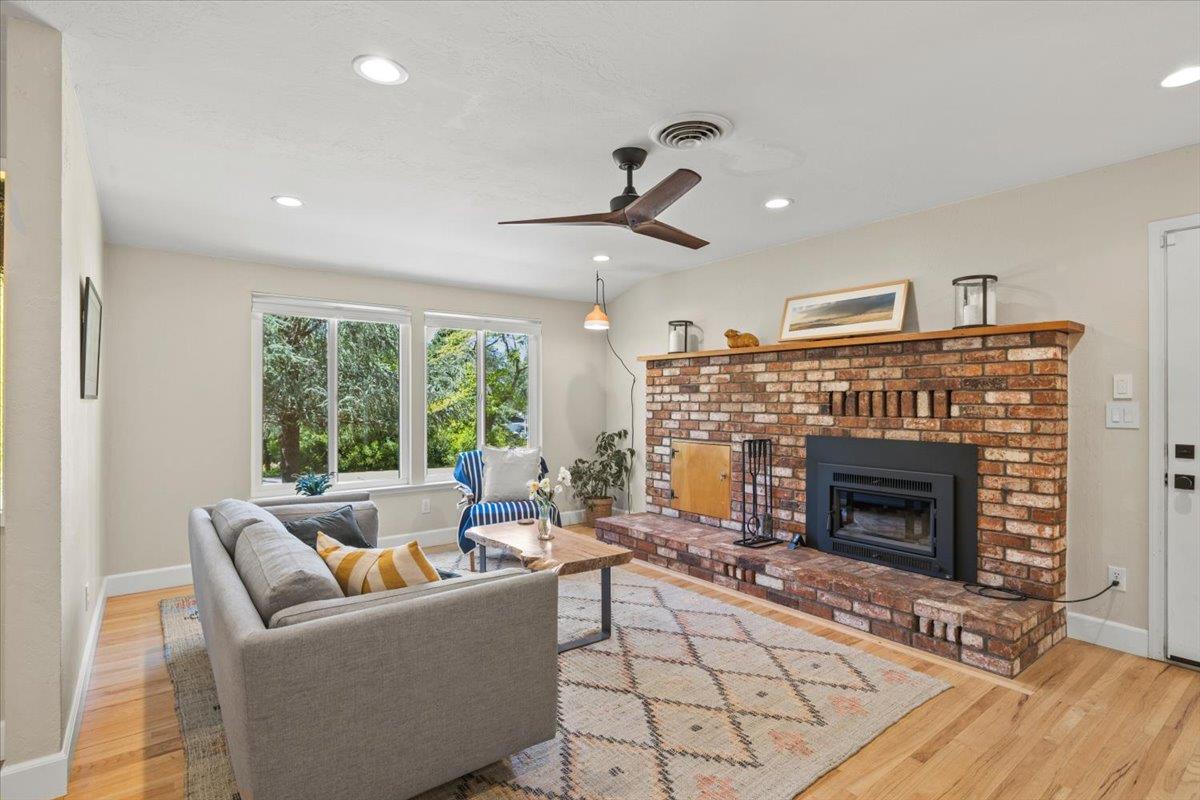 Detail Gallery Image 7 of 41 For 13409 Evergreen Dr, Nevada City,  CA 95959 - 3 Beds | 3 Baths