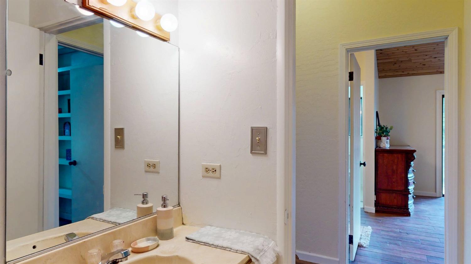Detail Gallery Image 10 of 25 For 10128 Mills Rd, Grass Valley,  CA 95945 - 2 Beds | 2 Baths