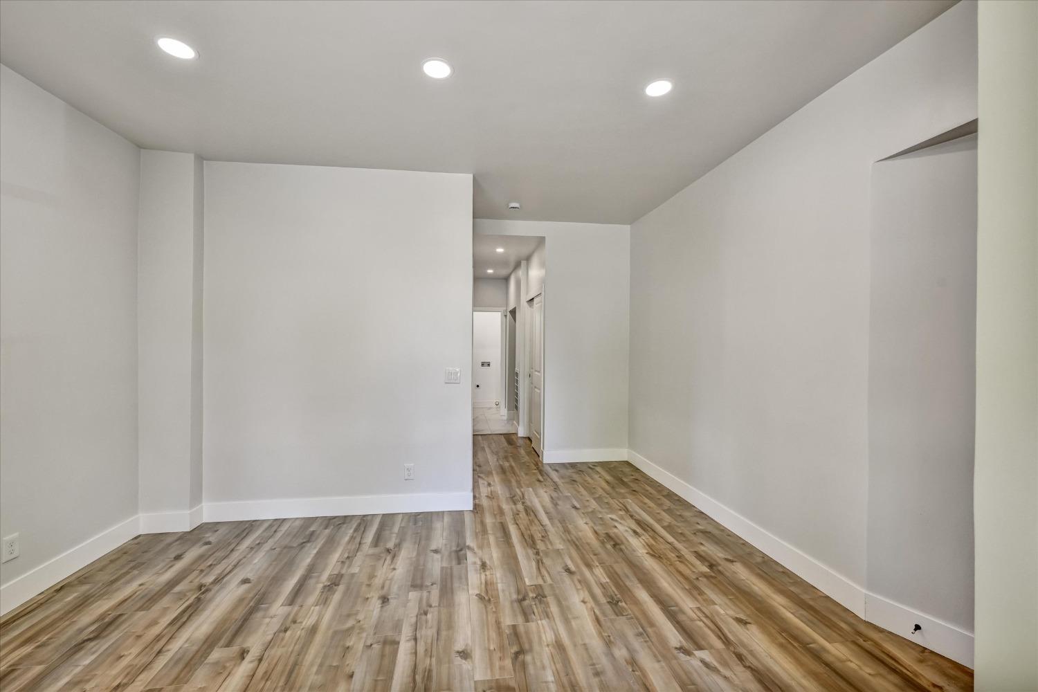 Detail Gallery Image 21 of 32 For 2019 12th St, Sacramento,  CA 95818 - – Beds | – Baths